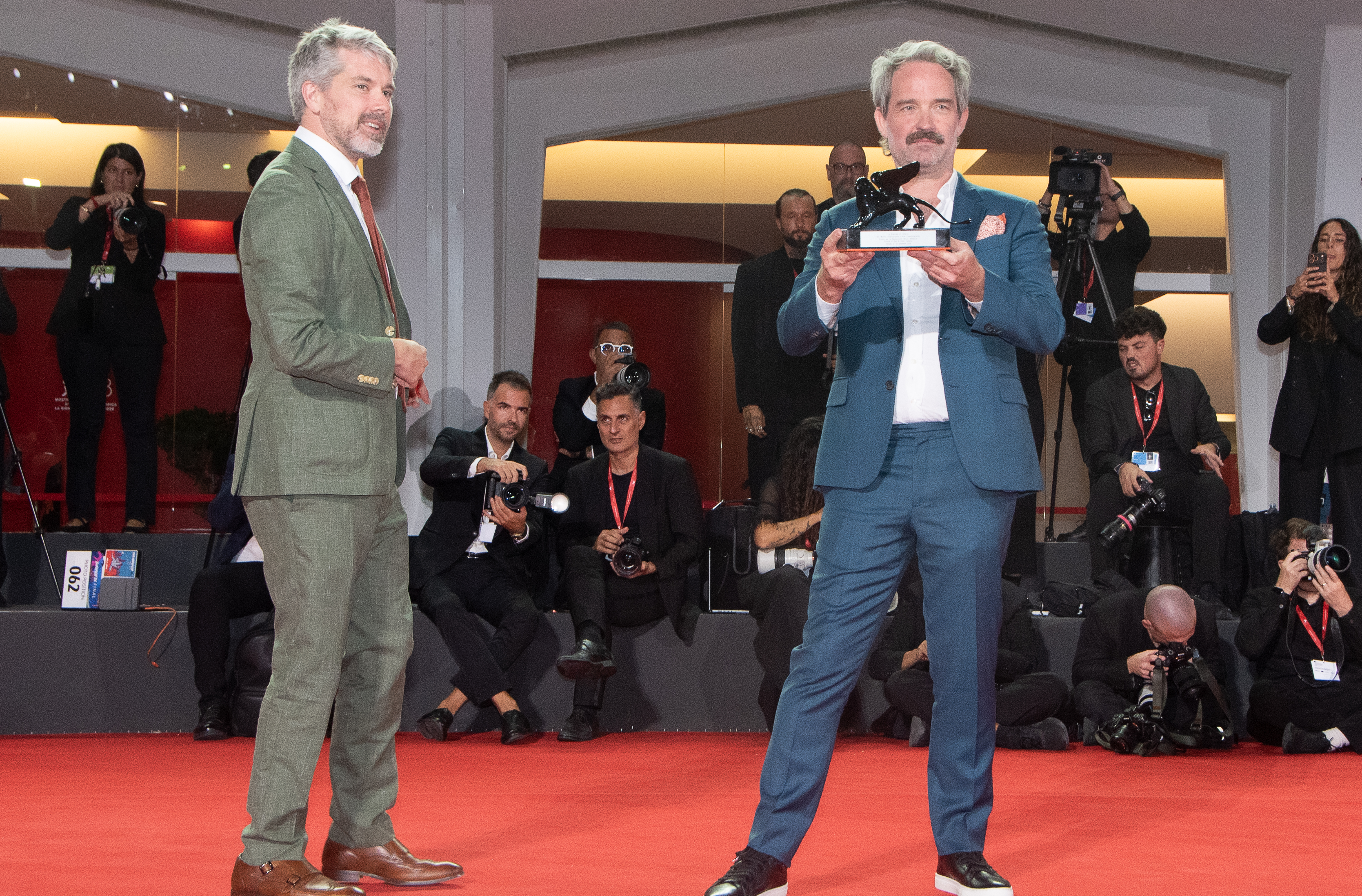 — italie venise cinema 83rd mostra del cinema 12 09 2026 golden lions winner photocall peter flaherty and jesse garrison
